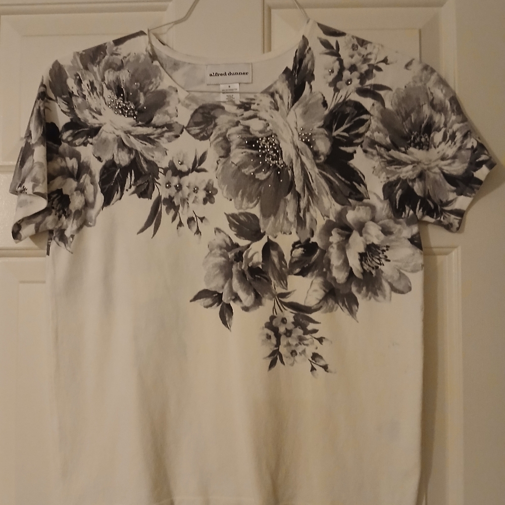 Alfred Dunner Black and White Graphic Tee Short Sleeve